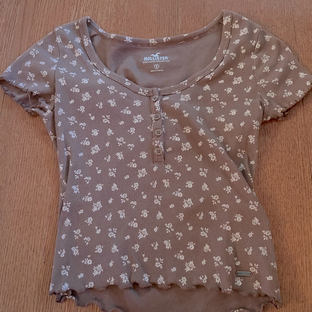 hollister tshirt